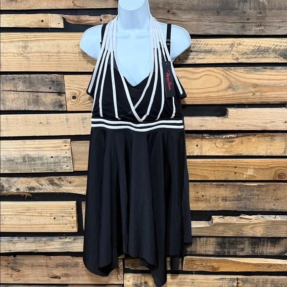 Hanna Nikole Black/White Halter Swimdress
Tankini‎ Top Swimsuit Size 22 NWT - Picture 4 of 10